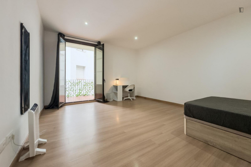 Large single bedroom with balcony near the Port Vell - Barcelone - chambre - ImmoJeune