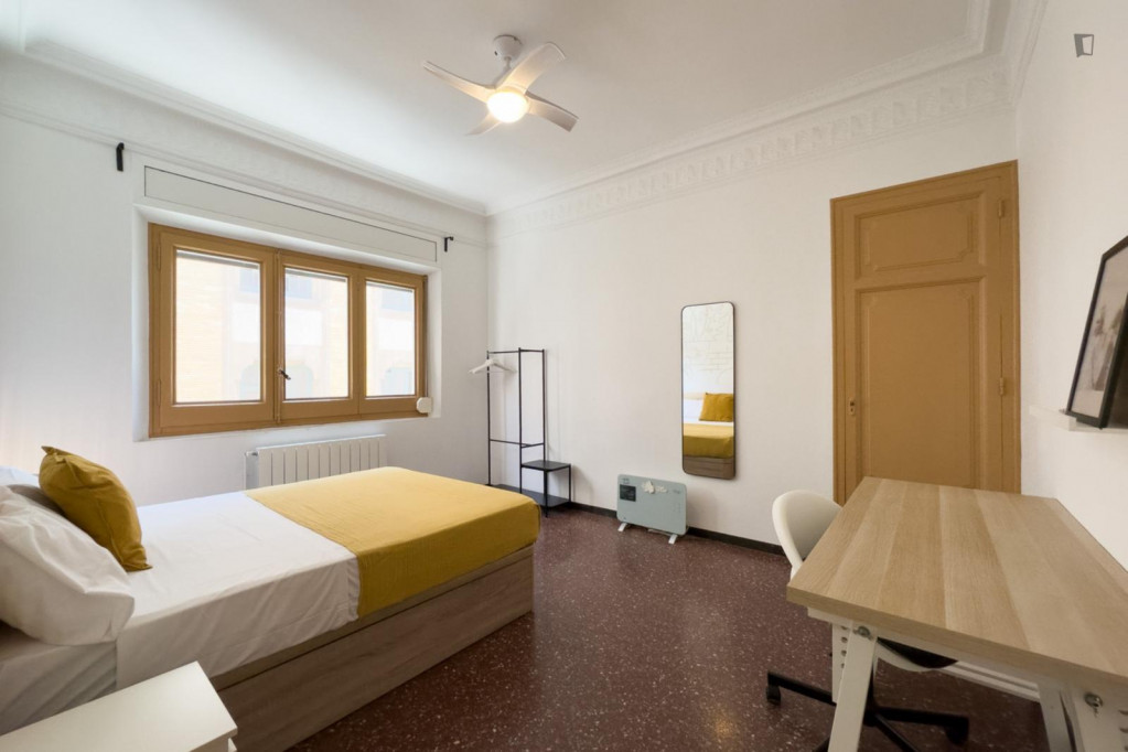 Large double bedroom near the Urquinaona metro - Barcelone - chambre - ImmoJeune