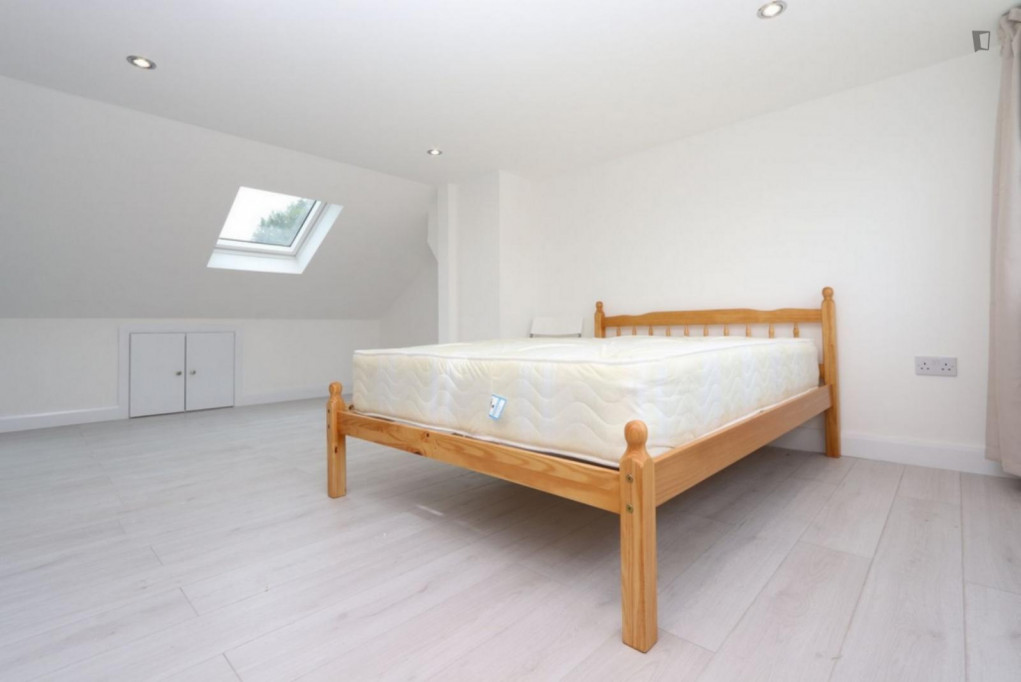Inviting double ensuite bedroom close to Custom House tube station - London - chambre - ImmoJeune