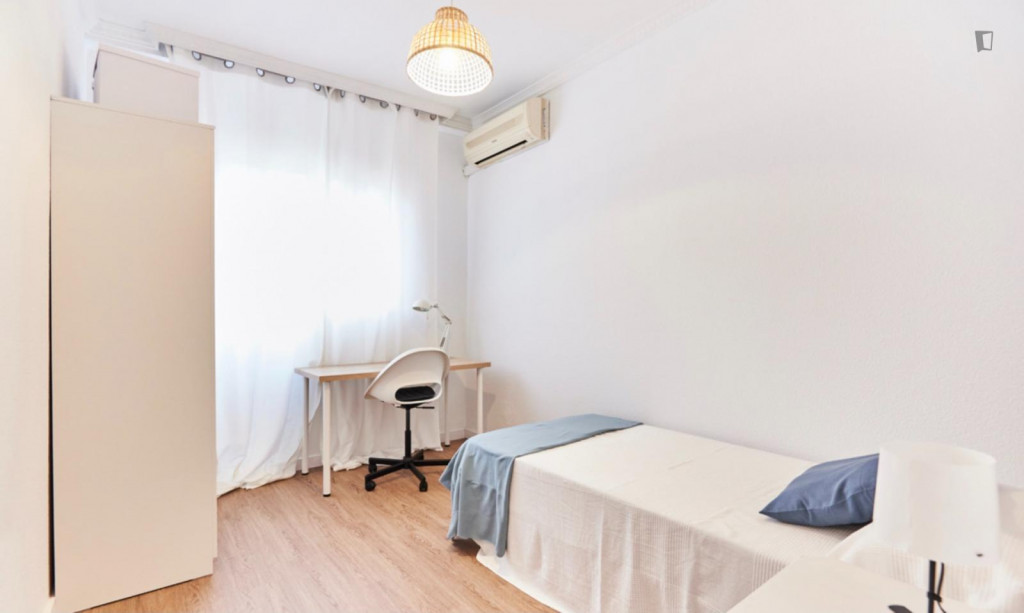 Big single bedroom near the Virgen del Rocio train station - Séville - chambre - ImmoJeune