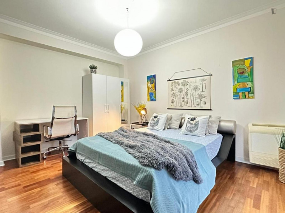 Fantastic double bedroom with balcony near ISMT - Coimbra - chambre - ImmoJeune