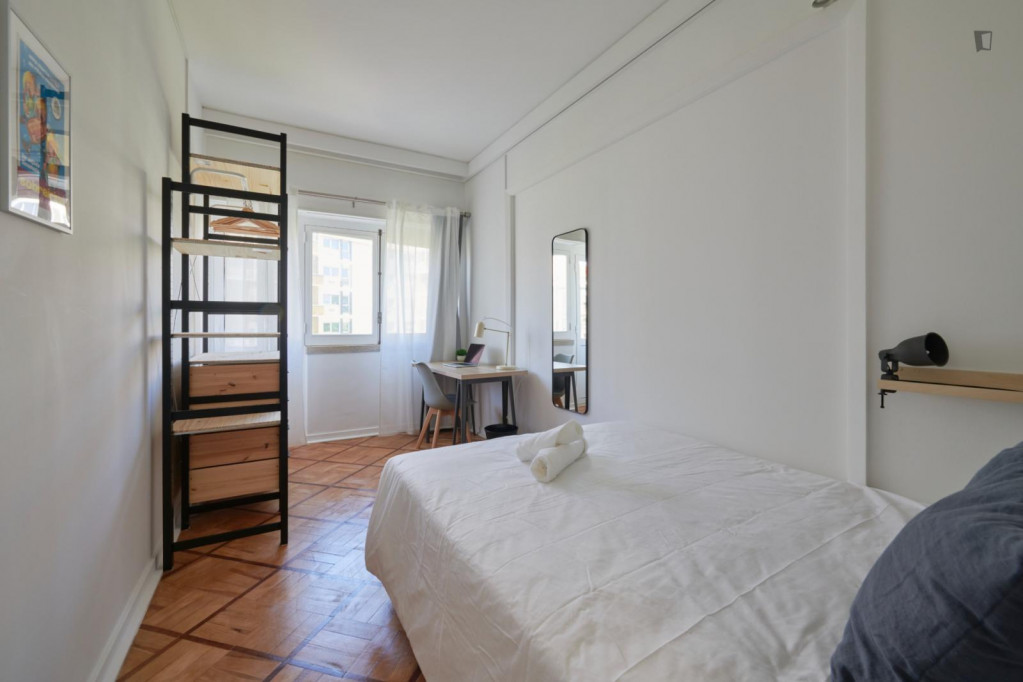 S9 R2 - Nice double bedroom in Saldanha - Lisbonne - chambre - ImmoJeune