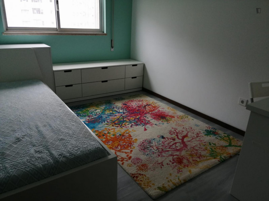Wonderful single bedroom in Vilar de Andorinho - Vila Nova de Gaia - chambre - ImmoJeune