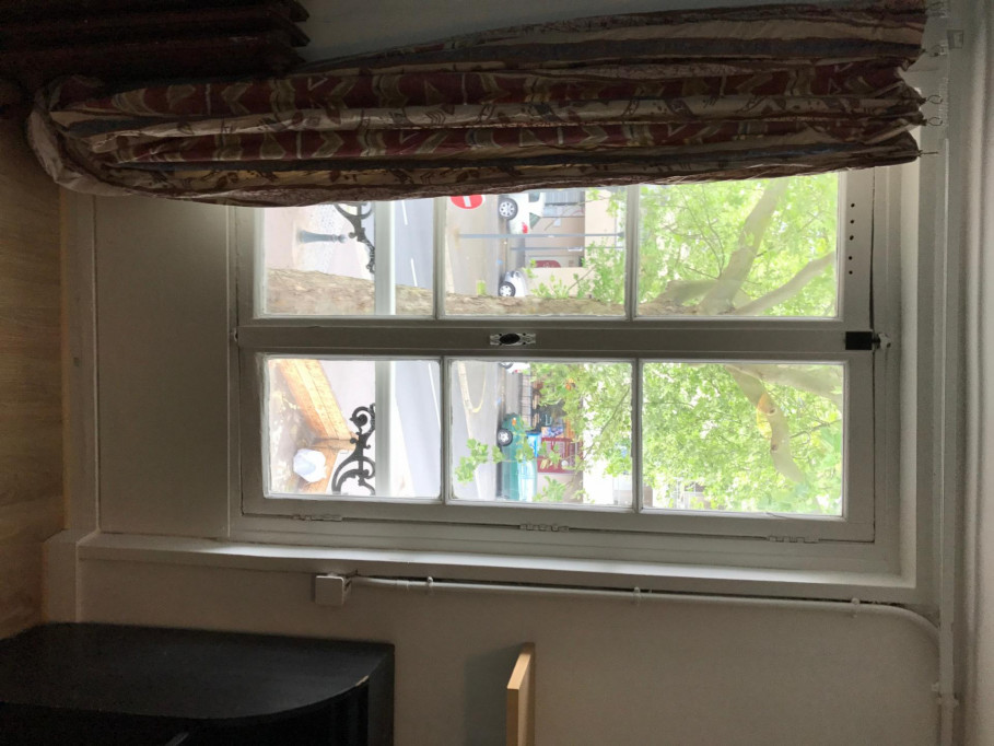 Comfy single bedroom in student residence