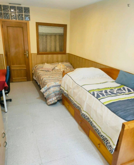 Nice twin bedroom in Madrid close to Parque Agustín Rodríguez Sahagún - Madrid - chambre - ImmoJeune
