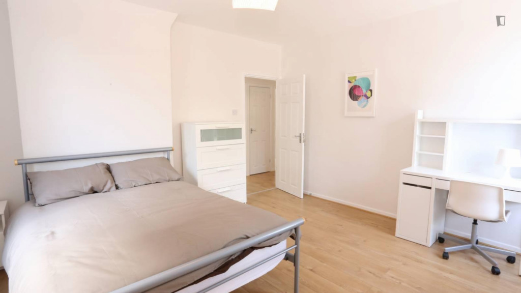 Double bedroom in a 5-bedroom flat, in Bromley By Bow - London - chambre - ImmoJeune