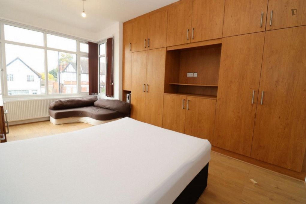 Welcoming double bedroom surrounded by parks - London - chambre - ImmoJeune