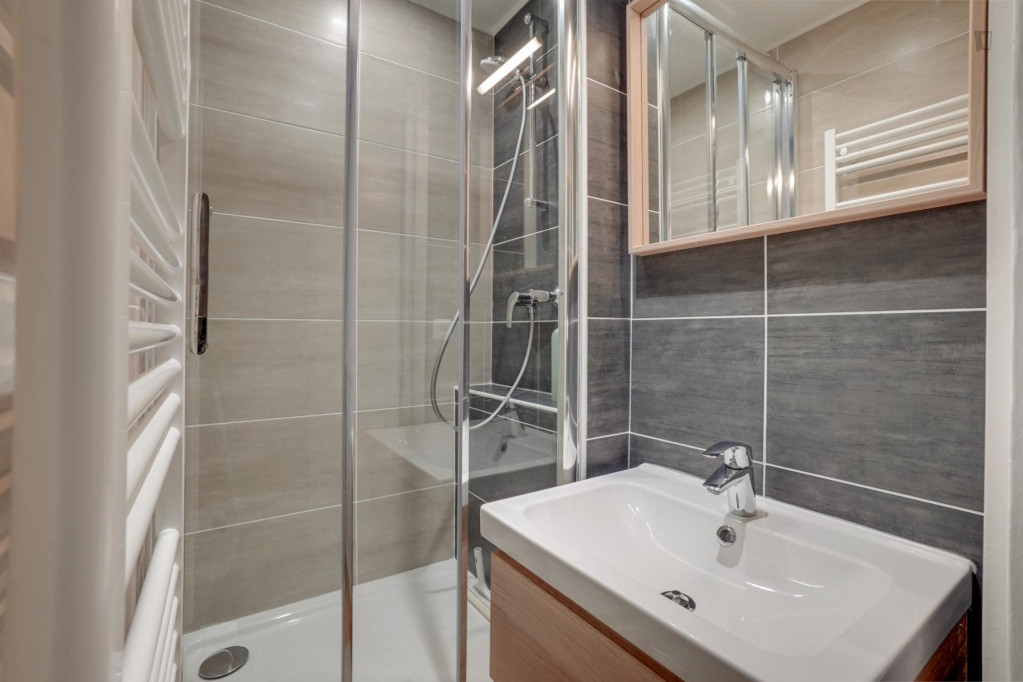 Appartement de 3 pièces refait à neuf avec 2 chambres à Raspail Paris 14ème