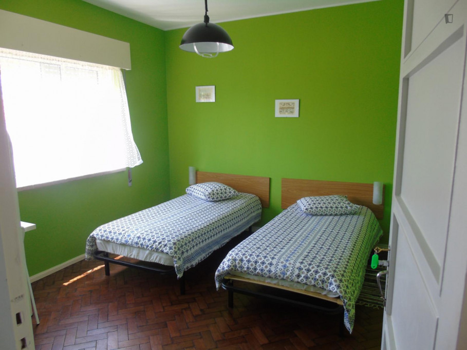 Pleasant twin bedroom in Massamá - Lisbonne - chambre - ImmoJeune