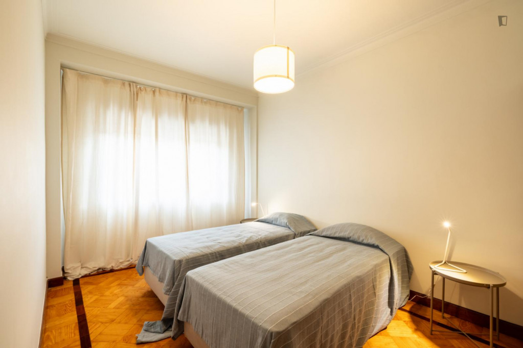 Homely twin bedroom near Faculdade de Direito - Porto - chambre - ImmoJeune