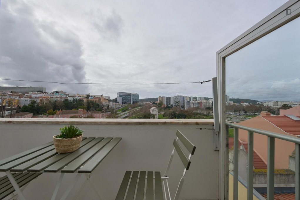 Attractive single bedroom with balcony - Lisbonne - chambre - ImmoJeune