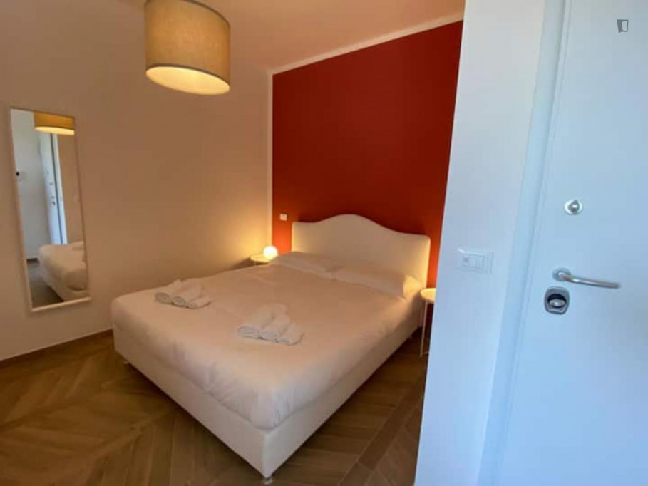 Homely 1-bedroom apartment near the S. Vitale train station 