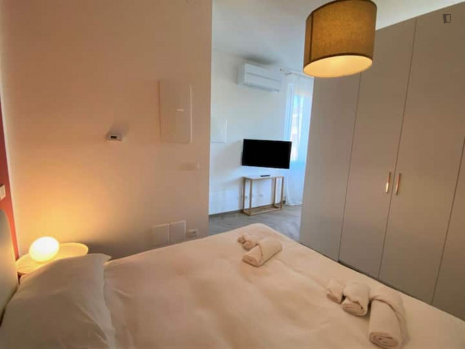 Homely 1-bedroom apartment near the S. Vitale train station 