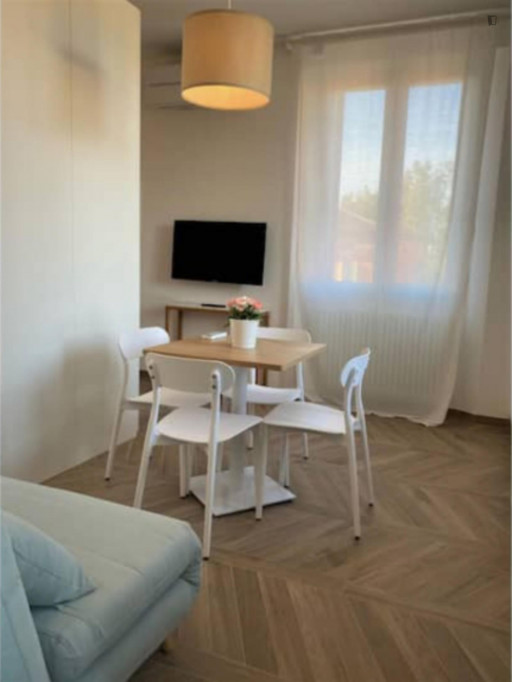 Homely 1-bedroom apartment near the S. Vitale train station 