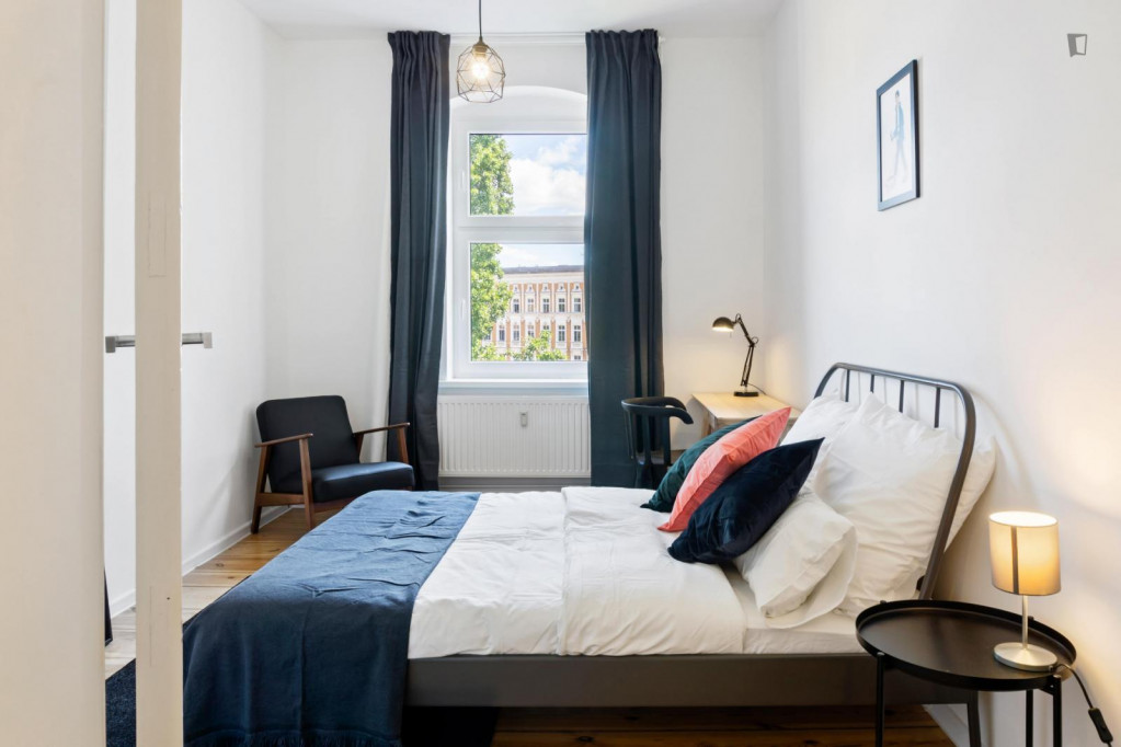 Elegant double bedroom with private bathroom and kitchen in Moabit - Berlin - chambre - ImmoJeune