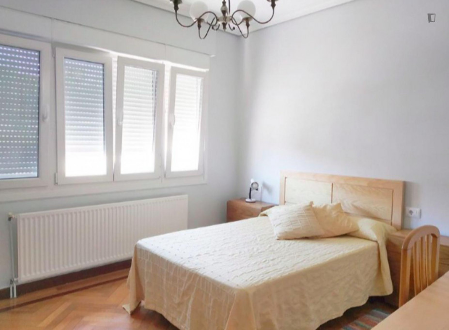 Sunny double bedroom very well connected - Vigo - chambre - ImmoJeune