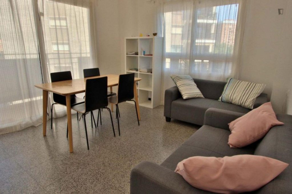 Excellent 4-bedroom apartment near Universitat de València - Valence - chambre - ImmoJeune