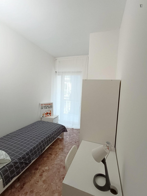 Cosy single bedroom in a 6-bedroom flat close to the university - Bari - chambre - ImmoJeune