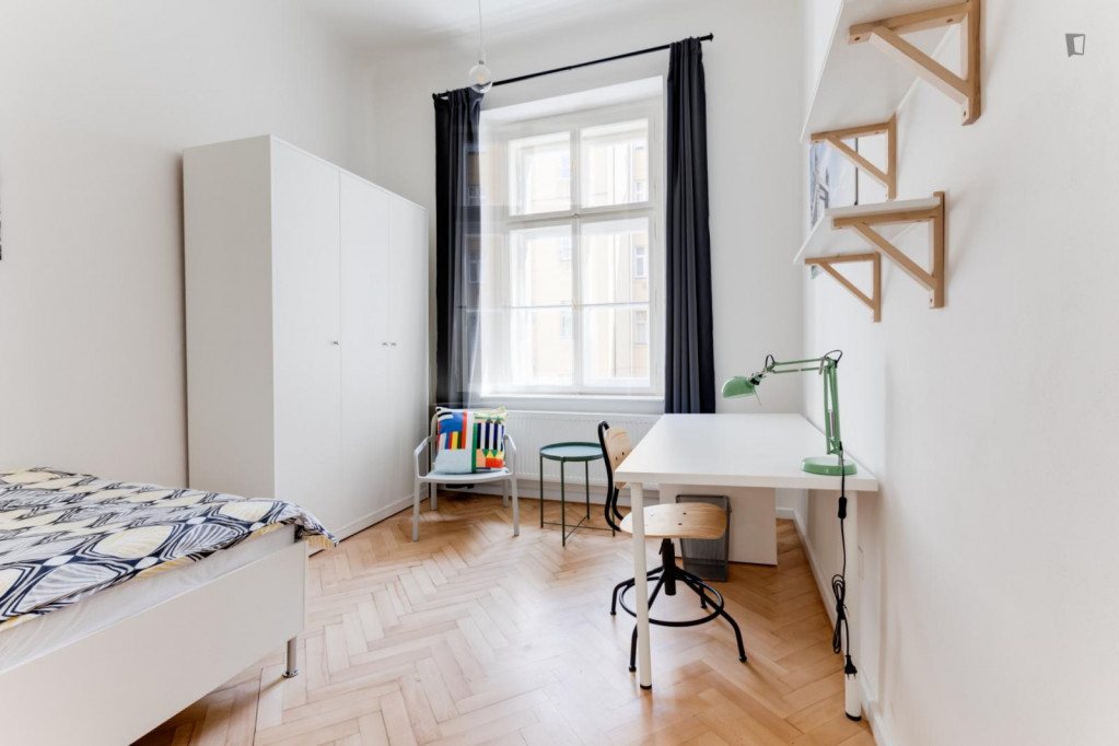 Snug single bedroom close to Nový Smíchov Shopping Centre
