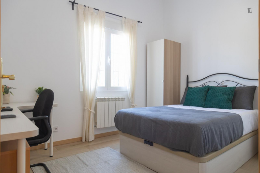 Elegant double bedroom not far from Centro Comercial Plaza Aluche - Madrid - chambre - ImmoJeune