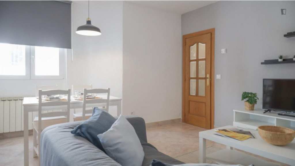 Delightful 3-bedroom apartment close to Oporto metro station - Madrid - chambre - ImmoJeune
