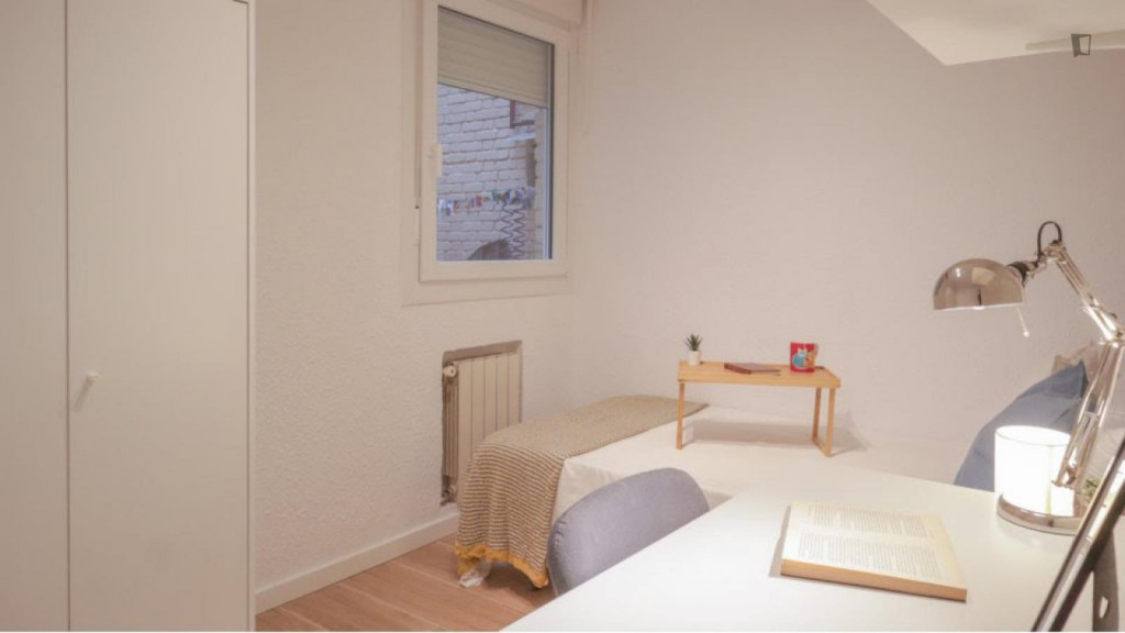 Snug single bedroom near the Parque de Aluche - Madrid - chambre - ImmoJeune