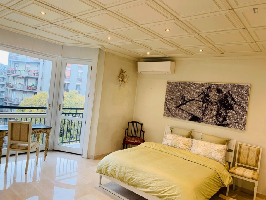 Large Attractive single bedroom with balcony - Milan - chambre - ImmoJeune