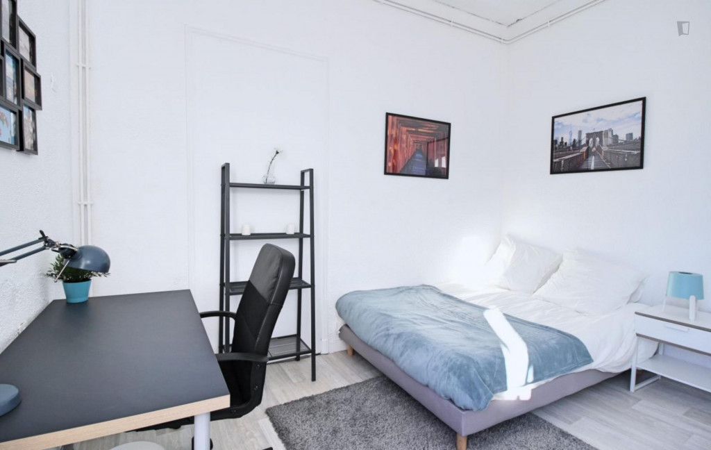 Lovely double bedroom in La Bastide
