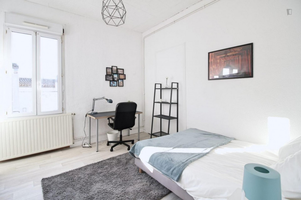 Lovely double bedroom in La Bastide