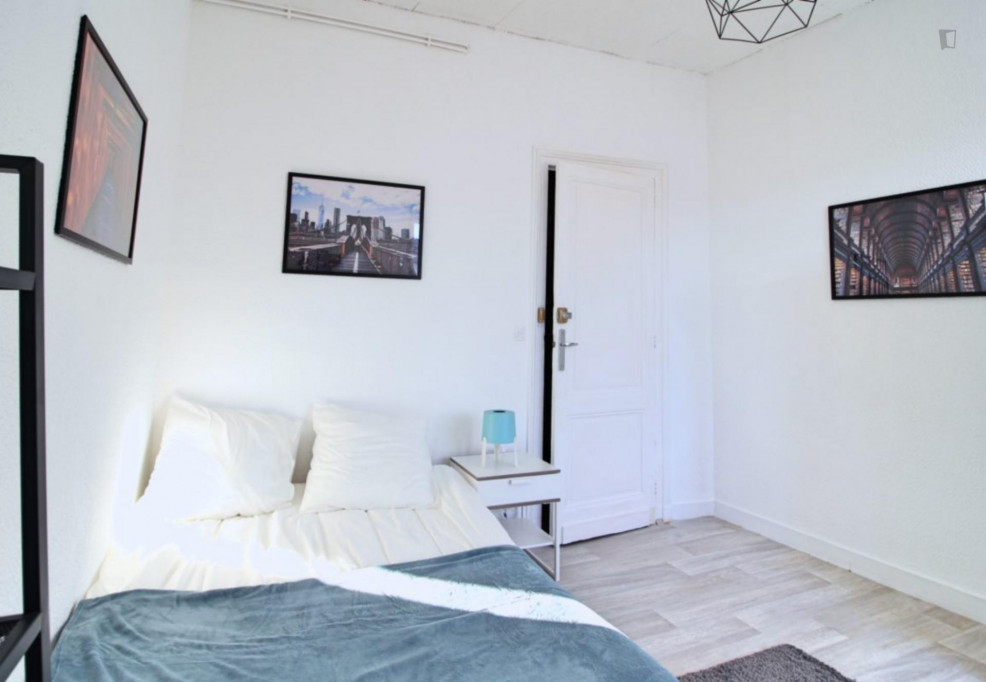 Lovely double bedroom in La Bastide