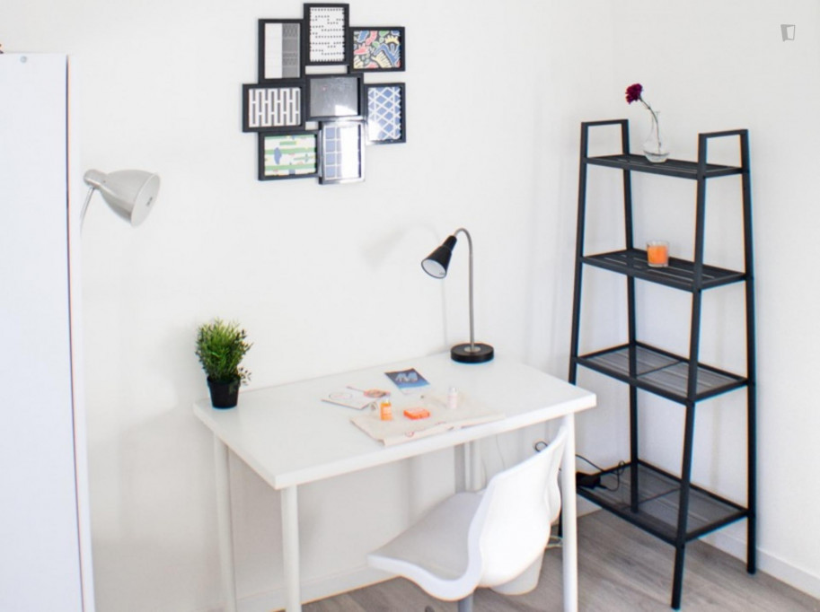 Single bedroom in a 4-bedroom apartment in Marseille