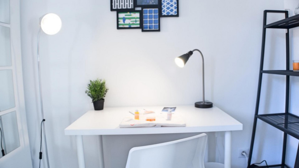 Single bedroom in a 4-bedroom apartment in Marseille
