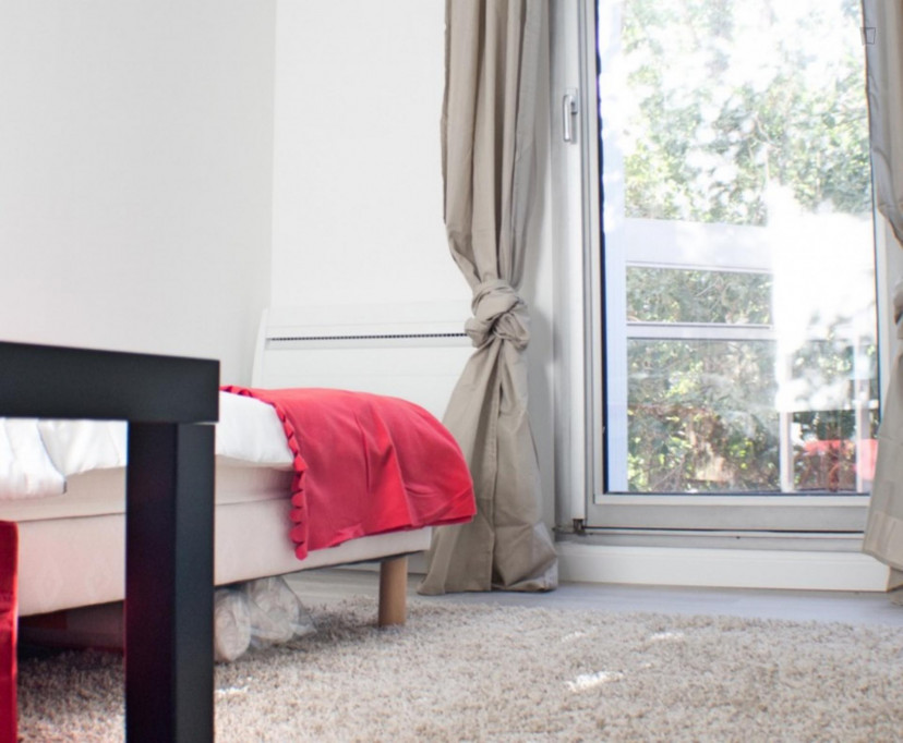 Single bedroom in a 4-bedroom apartment in Marseille