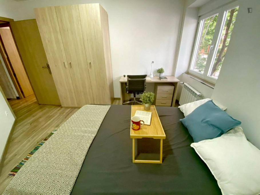 Appealing double bedroom in the Ciudad Lineal district - Madrid - chambre - ImmoJeune