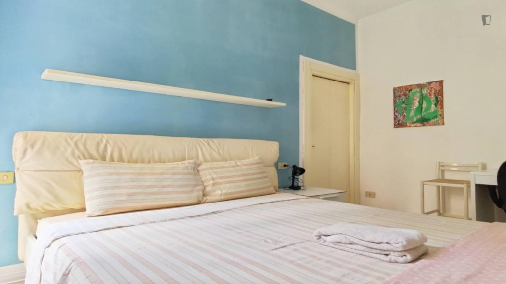 Inviting double bedroom in a 2-bedroom flat in Zara area - Milan - chambre - ImmoJeune