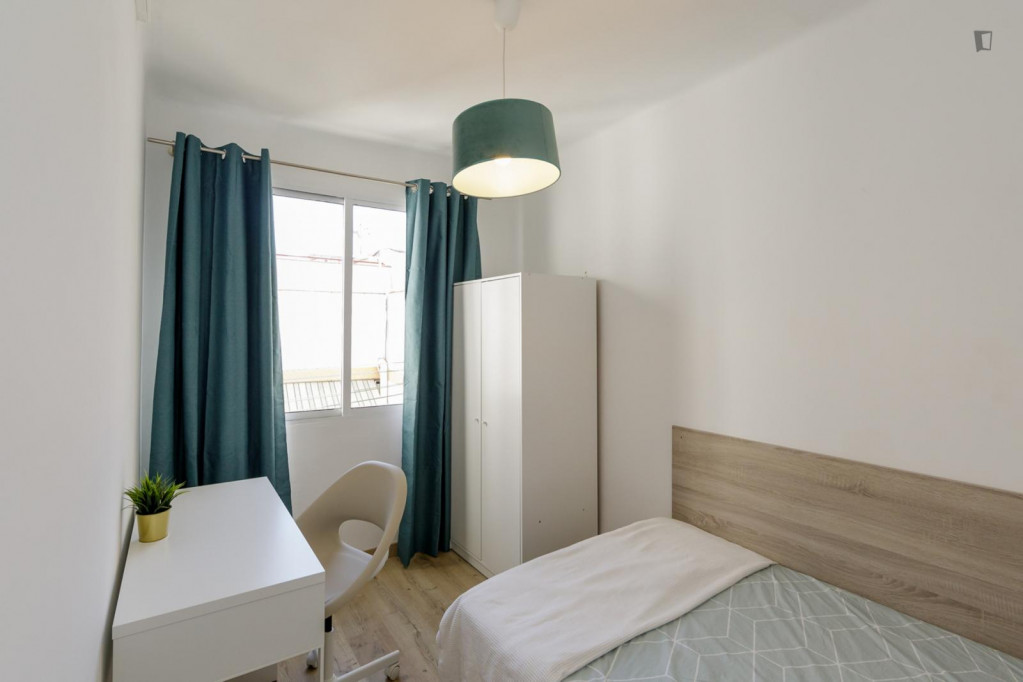 Luminous single bedroom in L'Hospitalet de Llobregat - Barcelone - chambre - ImmoJeune