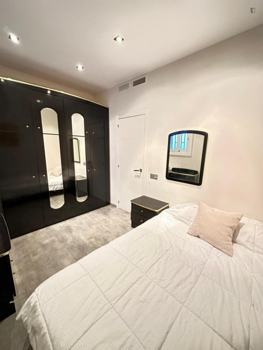 Inviting single bedroom next to Vilapicina metro station - Barcelone - chambre - ImmoJeune