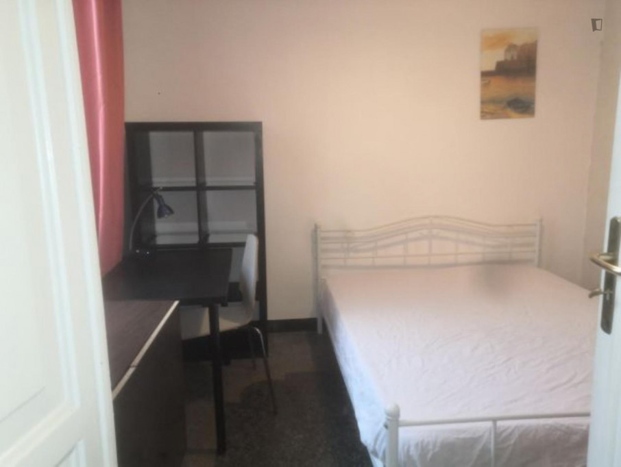 Lovely Double Bedroom close to Genova Sestri Ponente Station