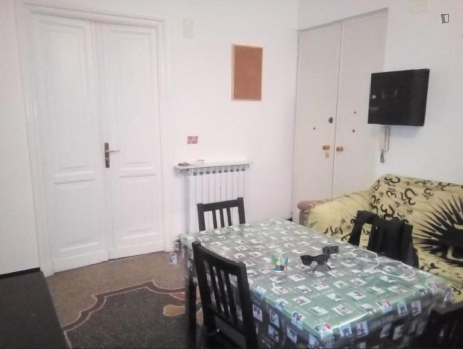 Lovely Double Bedroom close to Genova Sestri Ponente Station