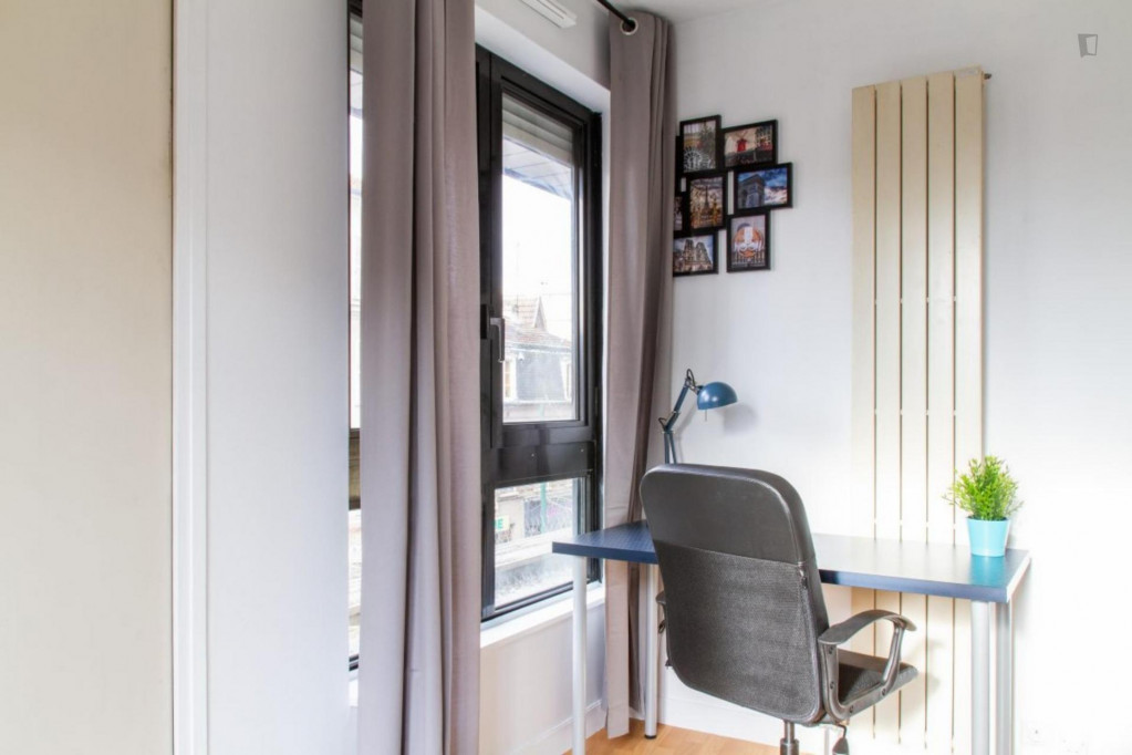 Graceful double bedroom in Rueil Malmaison