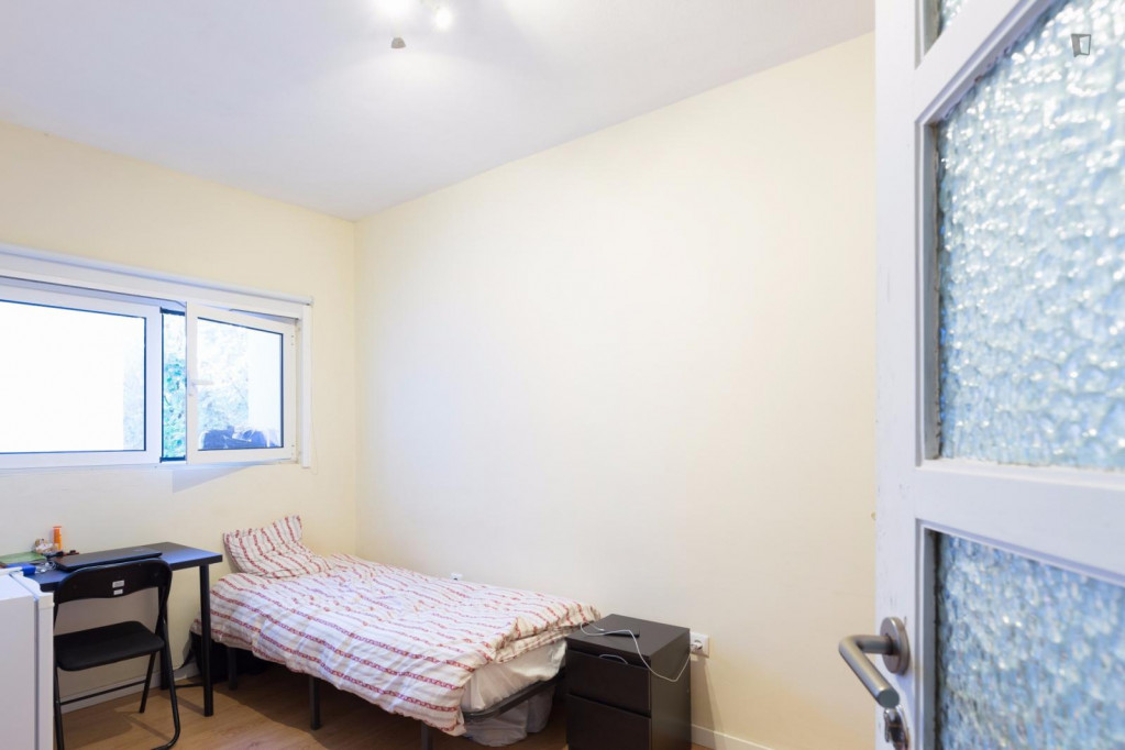 Attractive single ensuite bedroom in a student dormitory, in Bonfim - Porto - chambre - ImmoJeune
