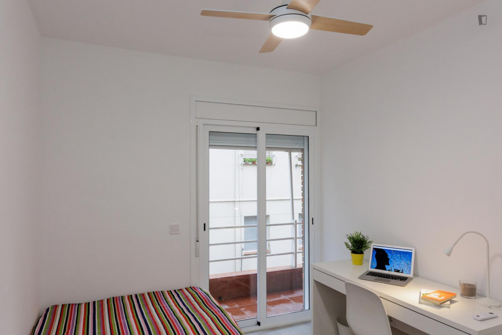 Bright double bedroom near the Collblanc metro - Barcelone - chambre - ImmoJeune