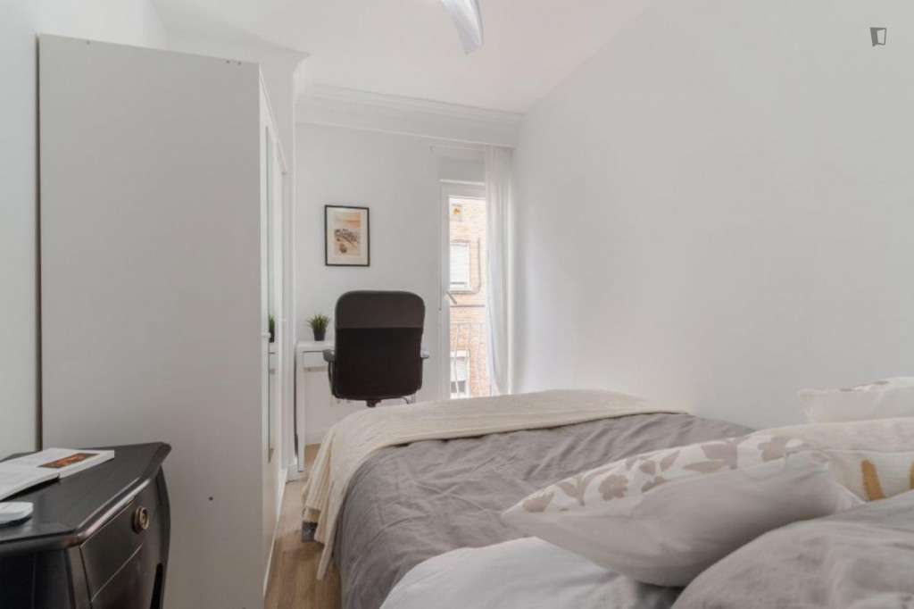 Interesting double bedroom near the Villaverde Alto train station - Madrid - chambre - ImmoJeune