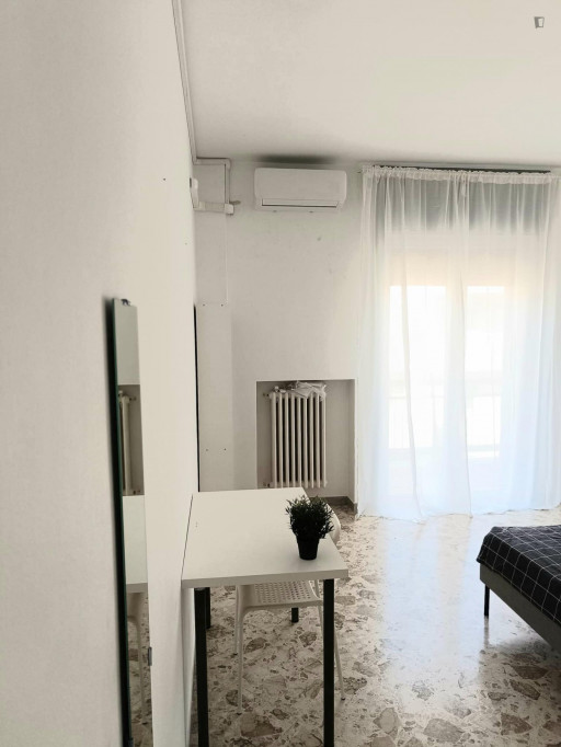 Neat single bedroom in 4-bedroom close to Politecnico - Bari - chambre - ImmoJeune