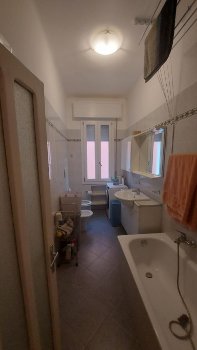 Comfy 3-bedroom flat near Bologna S. Vitale train station