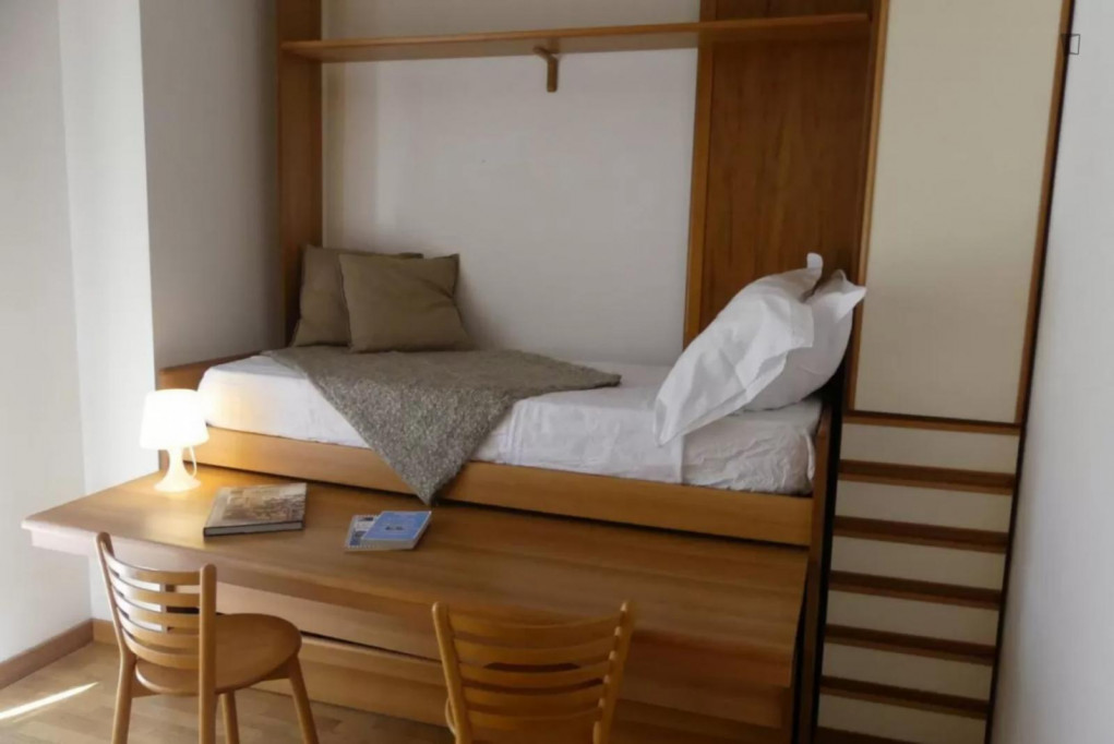 Cosy 2-bedroom flat near Como Lago train station