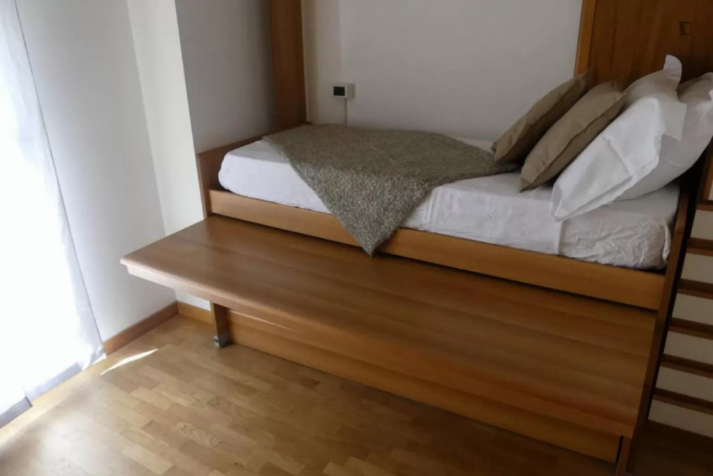 Cosy 2-bedroom flat near Como Lago train station