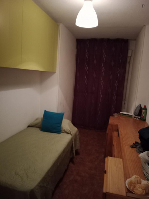 Very cosy single bedroom near the Coslada Central metro station - Madrid - chambre - ImmoJeune