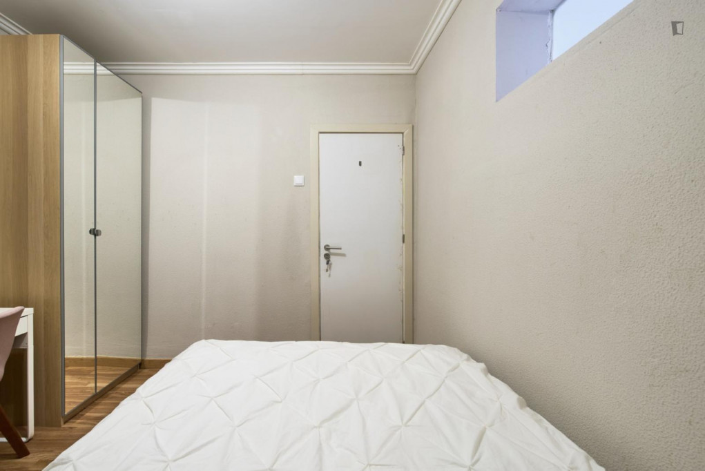 Great looking single bedroom - Lisbonne - chambre - ImmoJeune