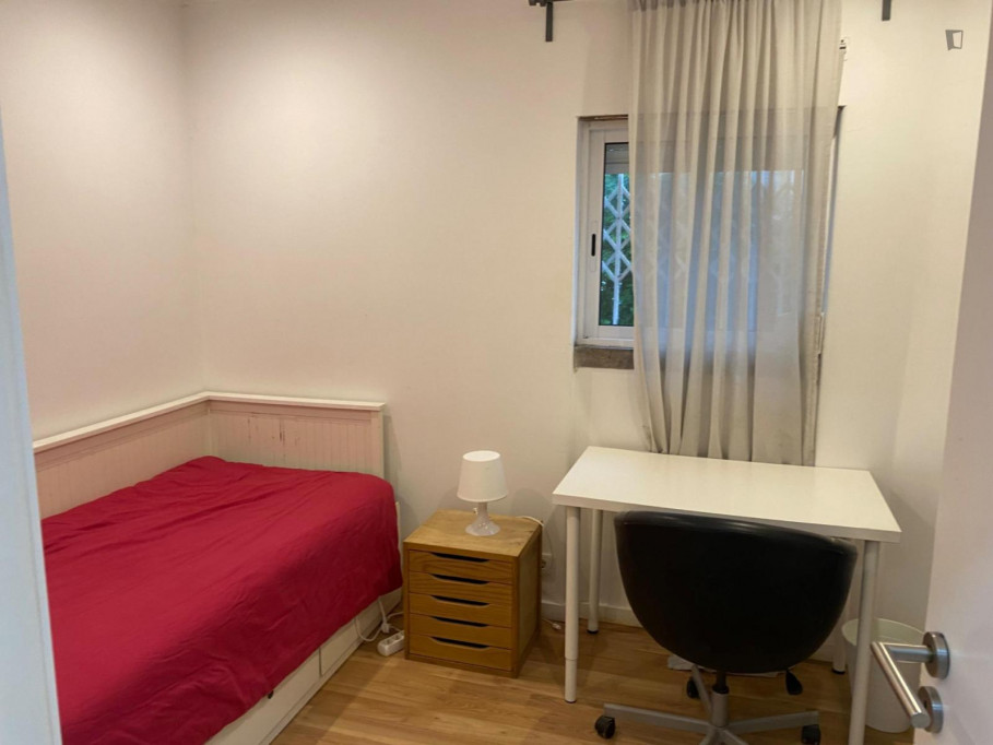Welcoming single ensuite bedroom in Parede - Lisbonne - chambre - ImmoJeune